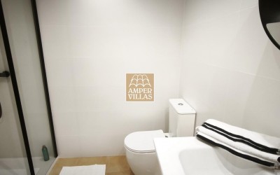 Beautiful, fully refurbished apartment with spacious terraces.